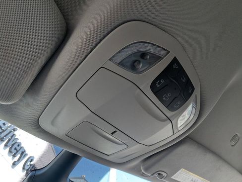 Used 2024 Chrysler Pacifica Touring-L image 33