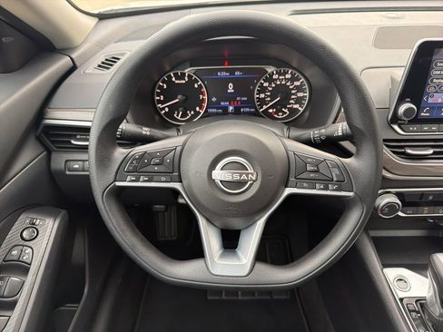 Used 2025 Nissan Altima 2.5 SV FWD image 22