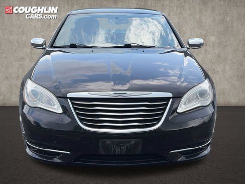 Used 2012 Chrysler 200 Limited FWD image 2