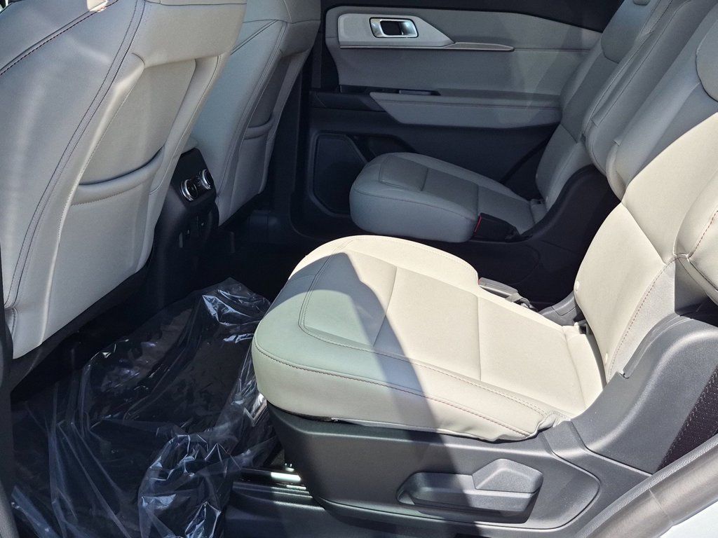 New 2026 Ford Explorer Active w/ Active Comfort Package RWD image 16
