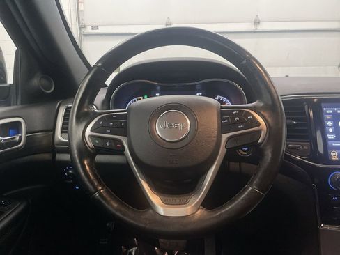 Used 2020 Jeep Grand Cherokee Altitude AWD/4WD image 4