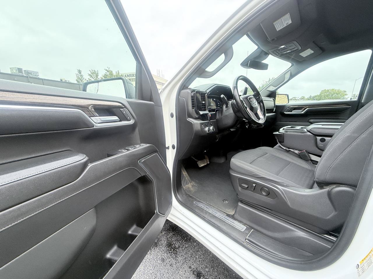 Used 2023 GMC Sierra 1500 Elevation AWD/4WD image 9