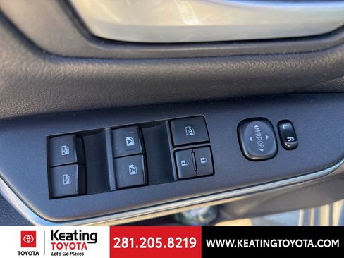 Used 2016 Toyota Camry LE image 10