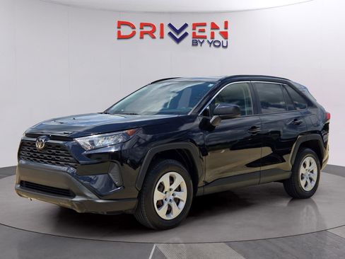 Used 2019 Toyota RAV4 LE image 1