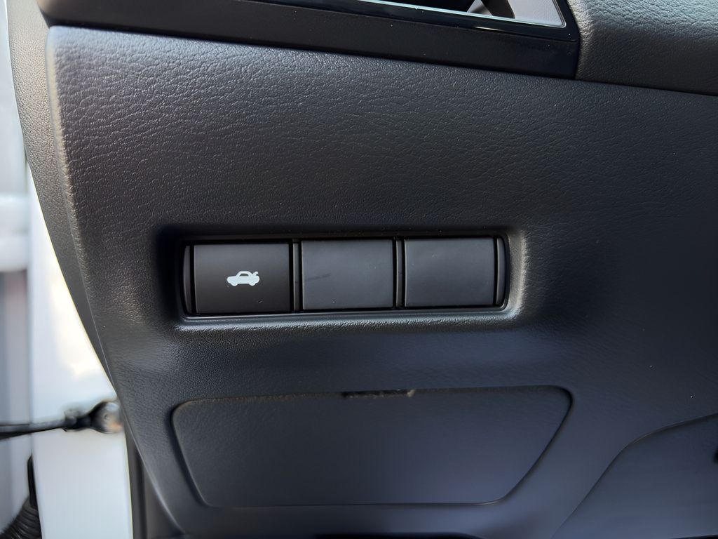 Used 2026 Nissan Sentra SR w/ Floor Mat Package FWD image 15