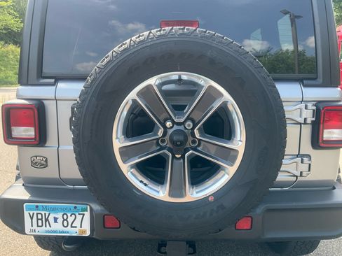 Used 2018 Jeep Wrangler Unlimited Sahara AWD/4WD image 19