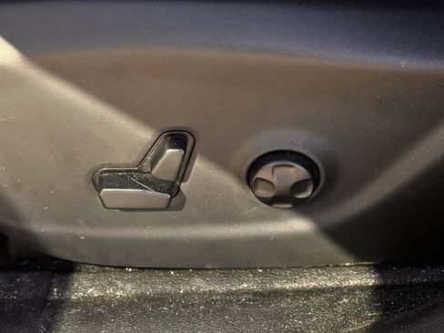 Used 2020 Jeep Cherokee Limited w/ Luxury Group image 23