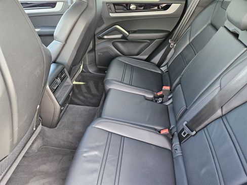 Certified 2025 Porsche Cayenne Coupe image 28