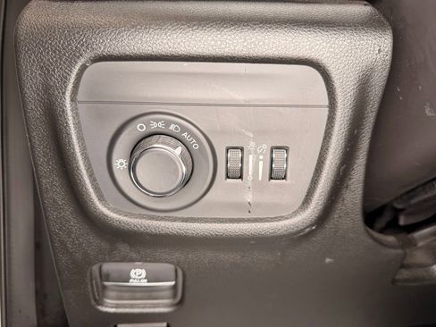 Used 2025 Jeep Grand Cherokee L Altitude RWD image 5