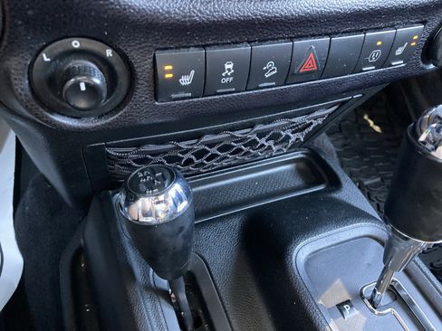 Used 2016 Jeep Wrangler Unlimited Sport image 22