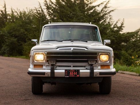 Used 1989 Jeep Grand Wagoneer AWD/4WD image 11
