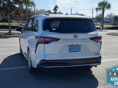 Used 2024 Toyota Sienna Limited image 7