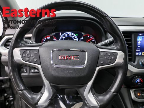 Used 2022 GMC Acadia SLT w/ Technology Package image 10