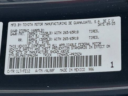 Used 2025 Toyota Tacoma TRD Sport AWD/4WD image 27