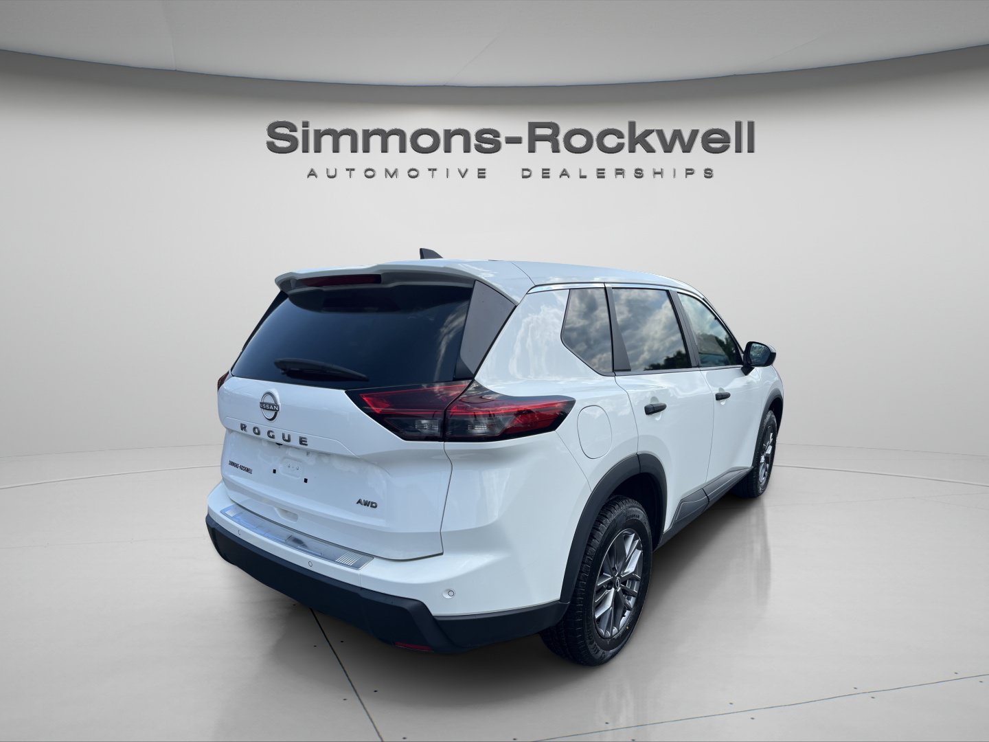 Used 2024 Nissan Rogue S AWD/4WD image 5