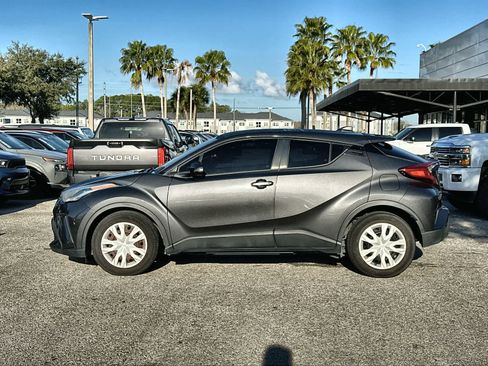 Used 2020 Toyota C-HR LE image 3