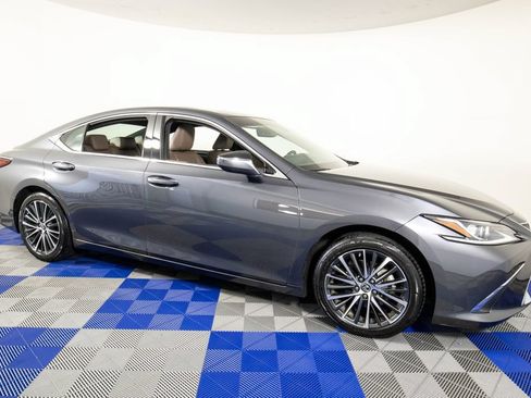 Used 2023 Lexus ES 350 w/ Premium Package FWD image 3