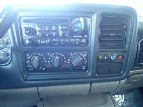 Used 2002 Chevrolet Tahoe LT image 5