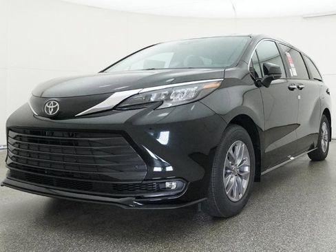 New 2026 Toyota Sienna XLE image 42