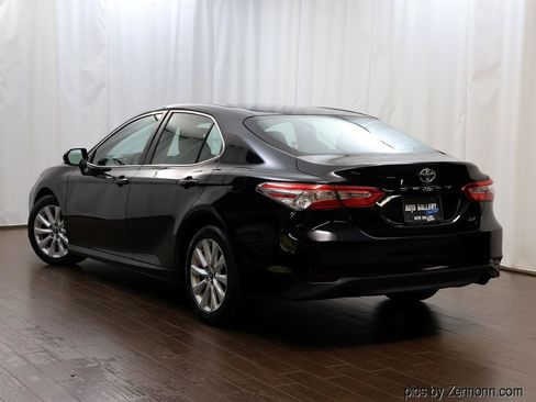 Used 2018 Toyota Camry LE FWD image 9