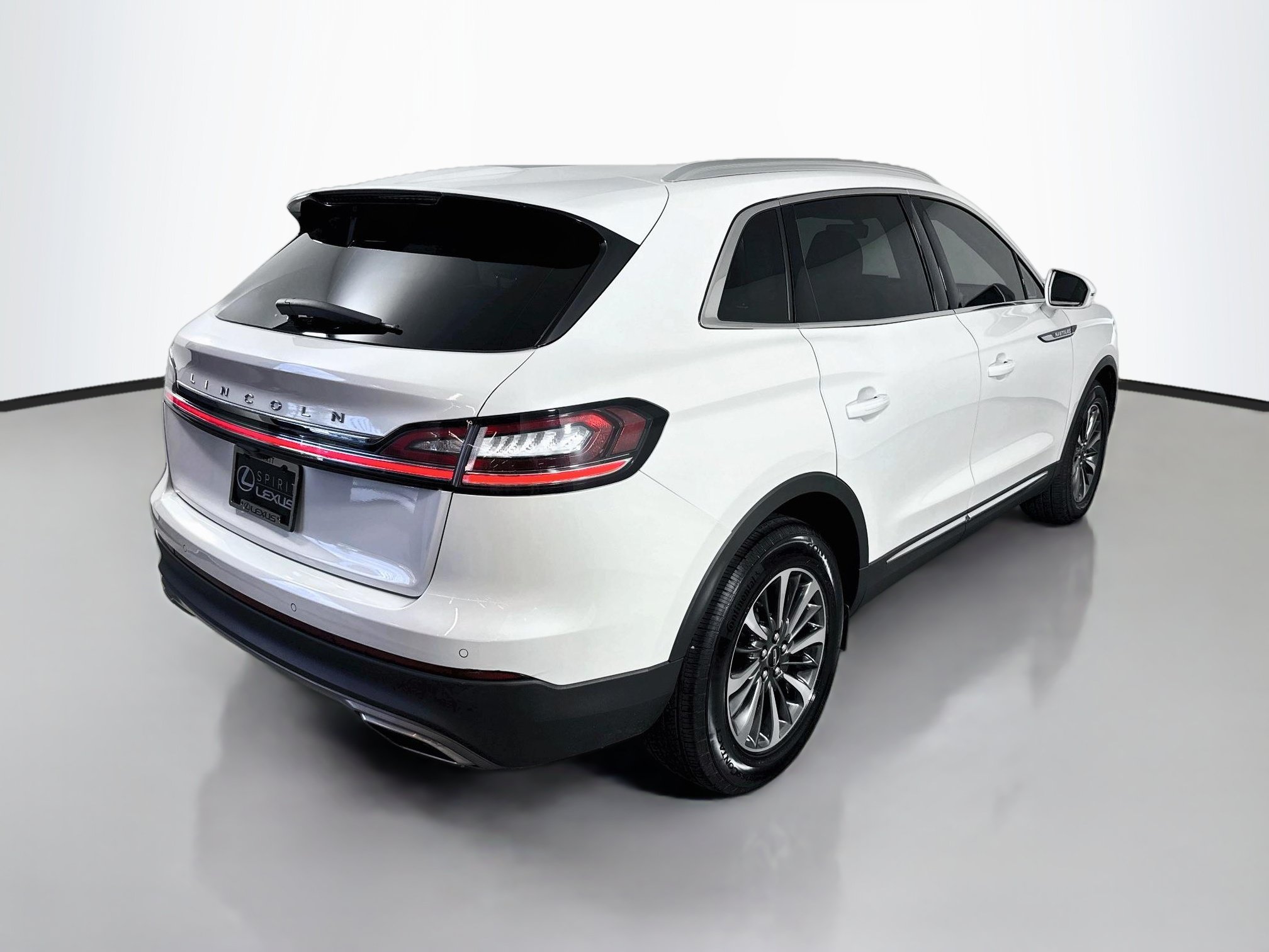 Used 2022 Lincoln Nautilus FWD w/ Premium Package image 7