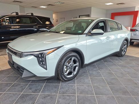 Used 2025 Kia K4 FWD image 3
