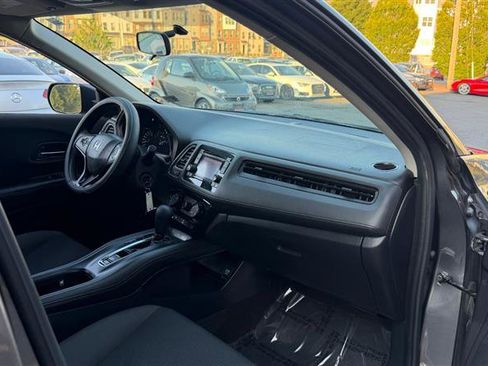 Used 2021 Honda HR-V LX image 14