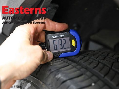 Used 2021 Toyota RAV4 LE image 27