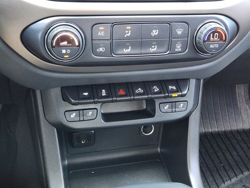 Used 2019 Chevrolet Colorado Z71 RWD image 14