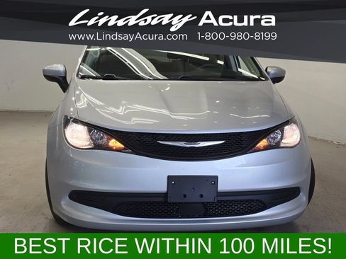 Used 2023 Chrysler Voyager LX FWD image 2