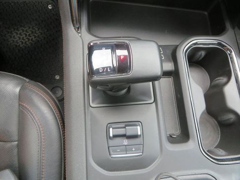 Used 2024 GMC Sierra 1500 AT4 w/ Technology Package AWD/4WD image 22