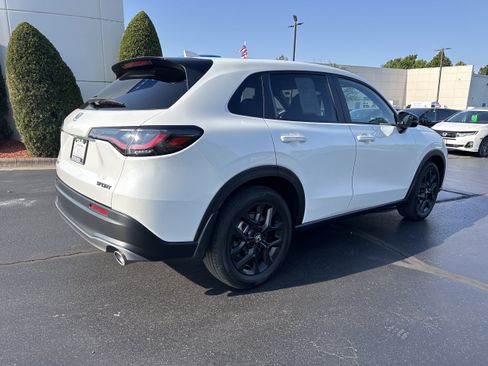 Used 2023 Honda HR-V Sport image 4