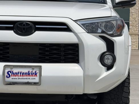 Used 2020 Toyota 4Runner SR5 Premium w/ Moonroof Package AWD/4WD image 8
