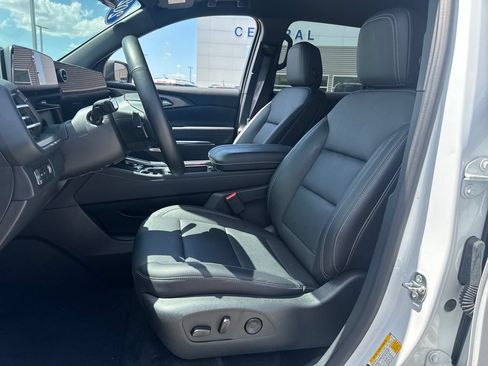 Used 2026 Chevrolet Traverse LT FWD image 16