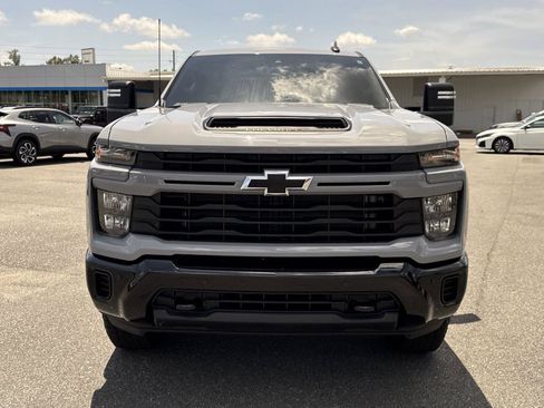 Used 2025 Chevrolet Silverado 2500 Custom w/ Custom Value Package AWD/4WD image 9