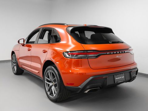 Certified 2025 Porsche Macan AWD/4WD image 3