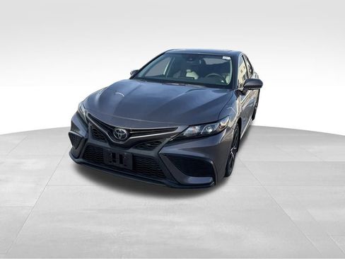 Used 2022 Toyota Camry SE w/ Cold Weather Package image 12
