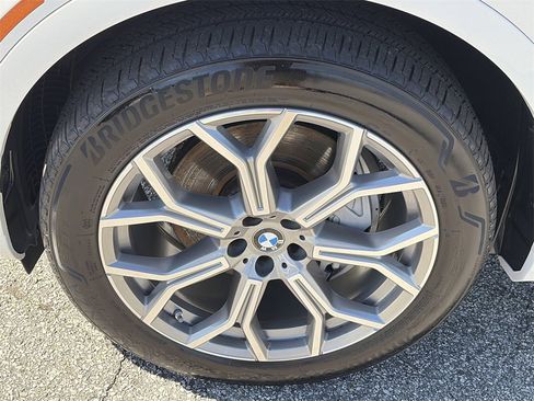 Used 2024 BMW X7 xDrive40i w/ Premium Package image 30