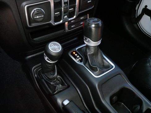 Used 2020 Jeep Wrangler Unlimited Sahara AWD/4WD image 24