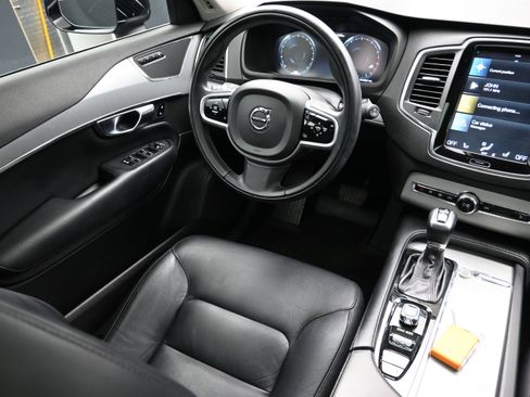 Used 2021 Volvo XC90 T5 Momentum w/ Protection Package Premier FWD image 24