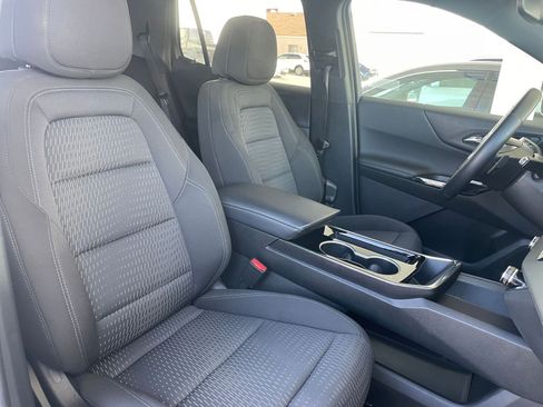 Used 2025 Chevrolet Equinox LT image 35