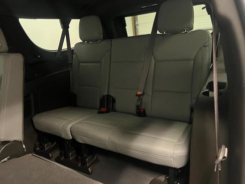 Used 2025 Chevrolet Suburban LT image 31