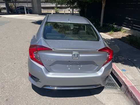 Used 2019 Honda Civic EX image 9