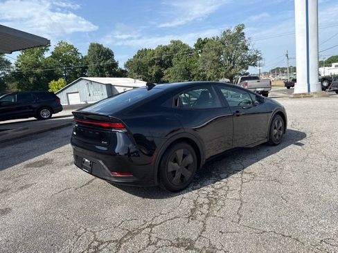 Used 2025 Toyota Prius LE FWD image 18