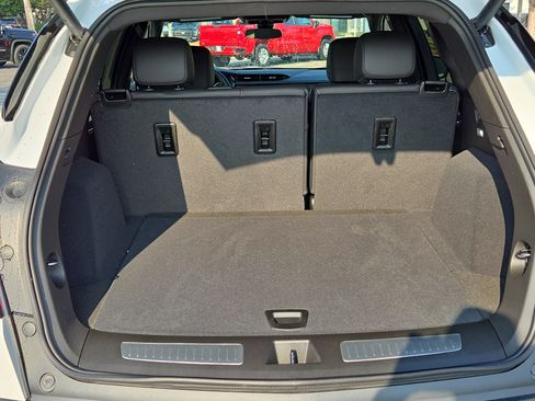 New 2025 Cadillac XT5 Luxury image 13