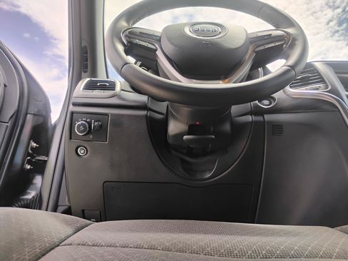 Used 2021 Jeep Grand Cherokee Laredo RWD image 41