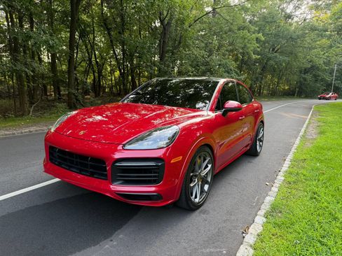 Used 2021 Porsche Cayenne GTS AWD/4WD image 3