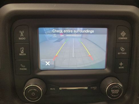 Used 2019 Jeep Wrangler Sport image 7