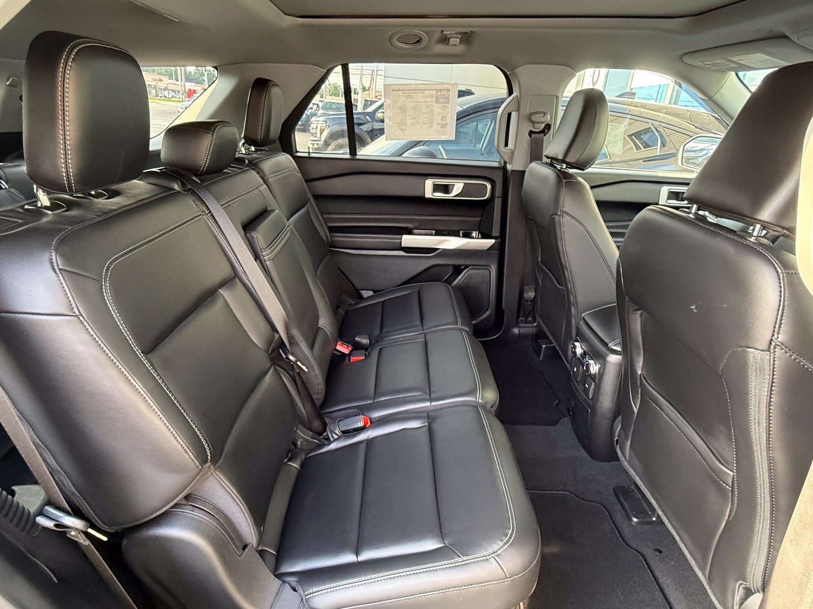 Used 2022 Ford Explorer XLT w/ Equipment Group 202A AWD/4WD image 16