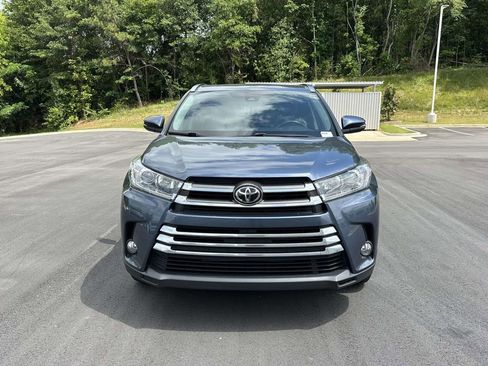 Used 2017 Toyota Highlander Limited AWD/4WD image 2